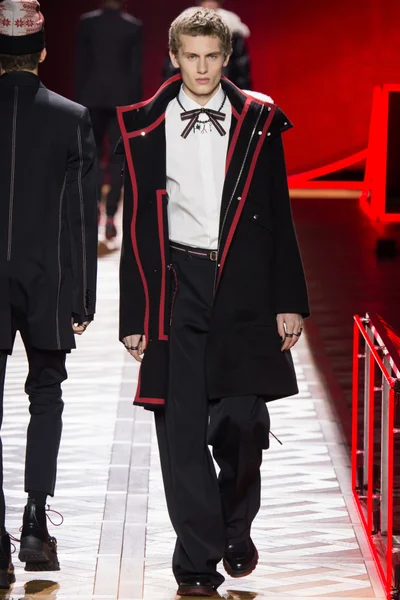 Look 9